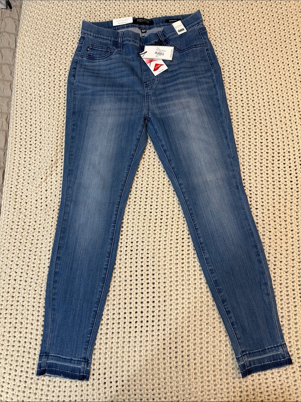 NWT Judy Blue Medium Blue Skinny Jeans with Subtle Fade and Shark Bite Ankle Hem